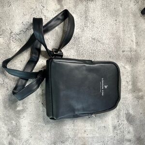 NWOT London Fog sling bag !